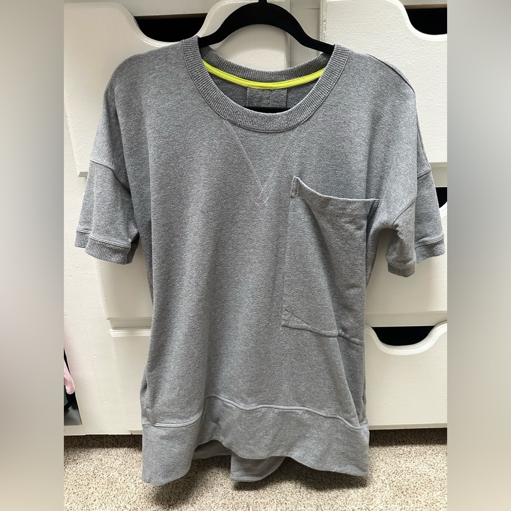 Lululemon sweatshirt tee.